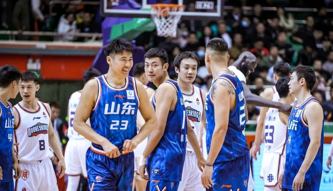 关于今晚体能课后,山东男篮复出首秀备战CBA常规赛,更衣室稳定,赛程密集仍需轮换的信息 关于今晚体能课后,山东男篮复出首秀备战CBA常规赛,更衣室稳定,赛程密集仍需轮换的信息