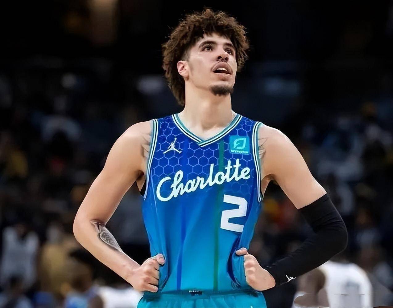 加时末段夏洛特黄蜂调整名单以备足总杯，遗憾出局环节打磨，质疑声仍在，球队文化再被提及的简单介绍