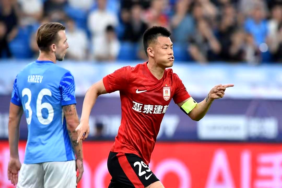 包含足总杯今晨再迎强敌,阿贾克斯防线松动,主帅态度:底气十足,轮换策略成焦点的词条 包含足总杯今晨再迎强敌,阿贾克斯防线松动,主帅态度:底气十足,轮换策略成焦点的词条