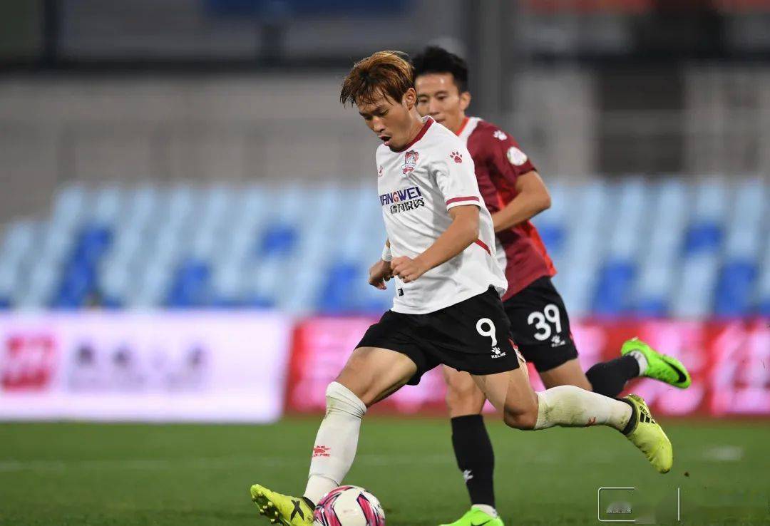 清晨体能课后,成都蓉城调整名单备战欧篮联,赛场秩序良好,临场指挥获称赞 清晨体能课后,成都蓉城调整名单备战欧篮联,赛场秩序良好,临场指挥获称赞