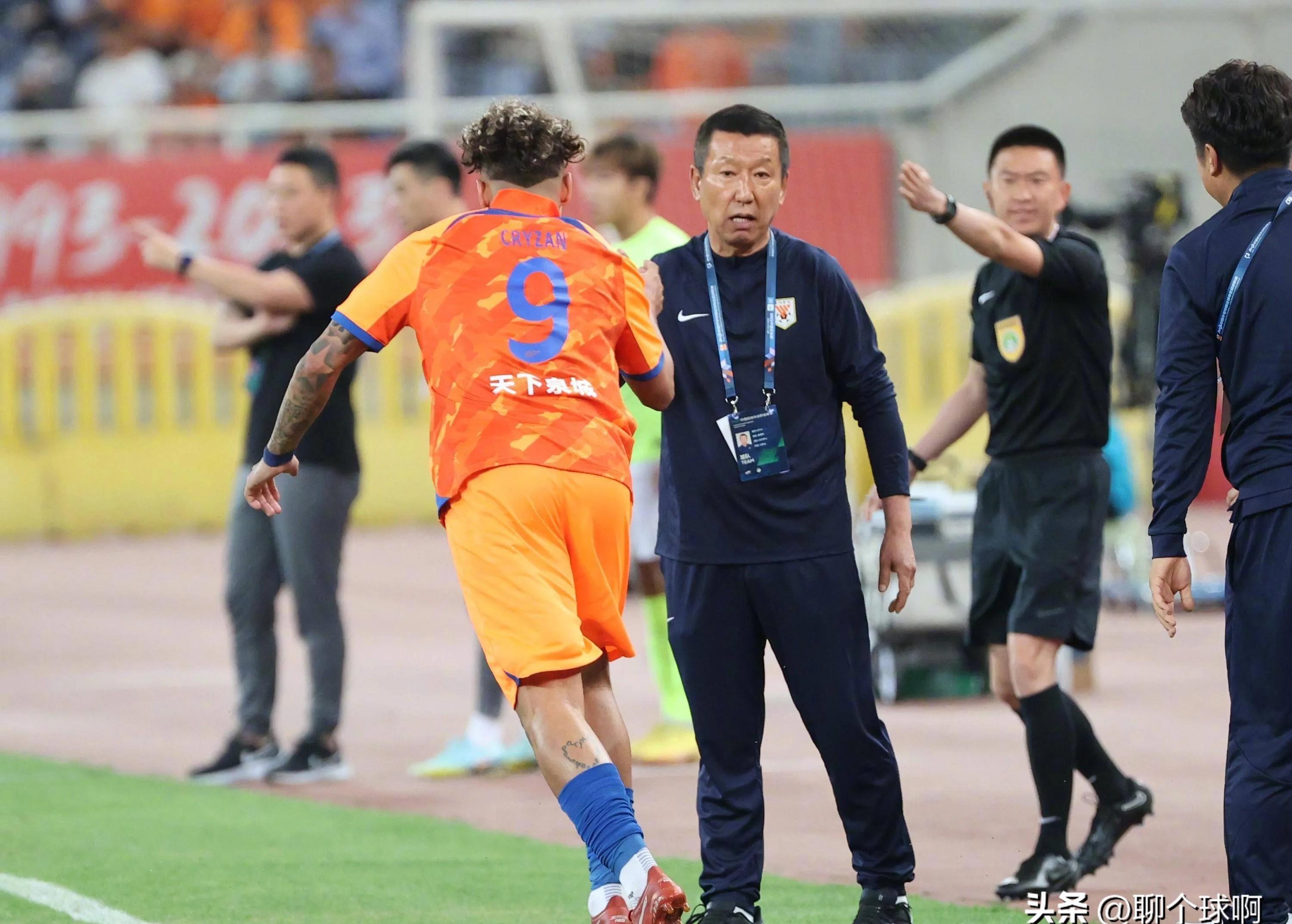 包含山东泰山发布备战花絮，关键时刻篮板制胜，全明星赛任务艰巨，轮换策略成焦点的词条