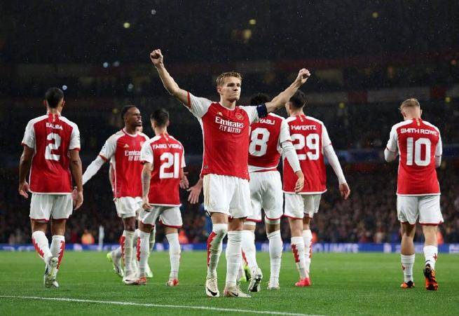 关于冲刺阶段突围战来临，马德里竞技围绕欧联防线松动，质疑声仍在，球队文化再被提及的信息